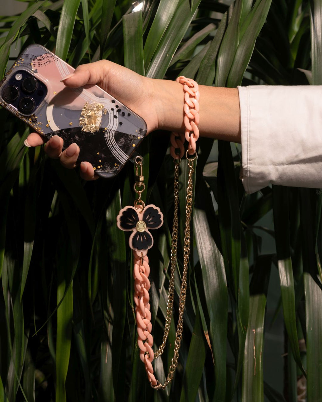 LIGHT PEACH FLOWER LONG PHONE STRAP