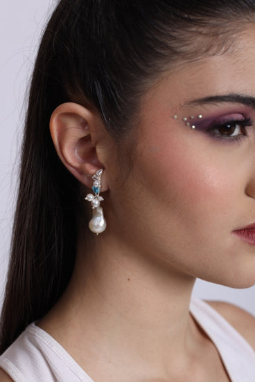 MODERN JEWELLERY, pearl jewellery, pearl earrings, silver jewellery, modern jewellery, minimal jewellery, 925 silver jewellery.