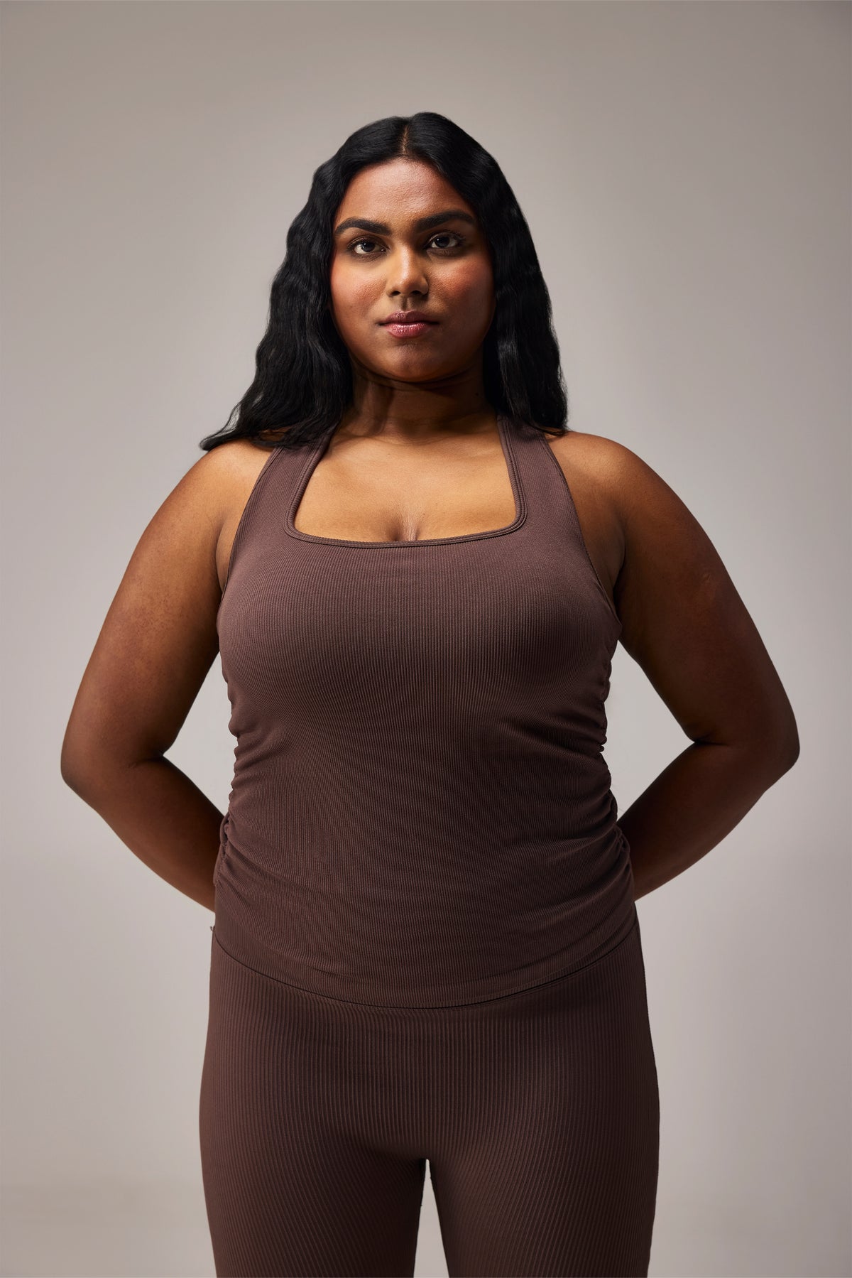SEAMLESS RACERBACK TOP - COFFEE