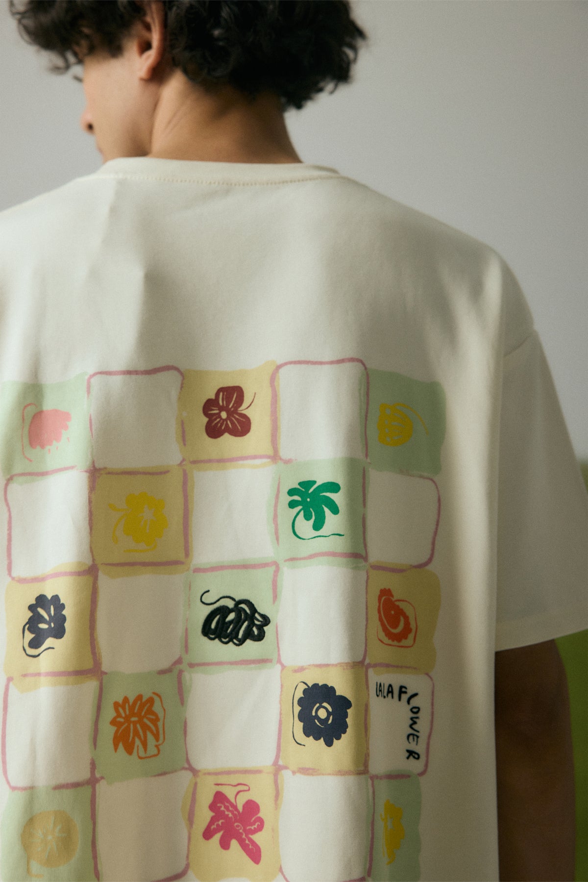 OFF-WHITE OVERSIZED T-SHIRT IN THE LALA GARDEN PRINT