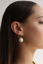 MODERN JEWELLERY, pearl jewellery, pearl earrings, silver jewellery, modern jewellery, minimal jewellery, 925 silver jewellery.