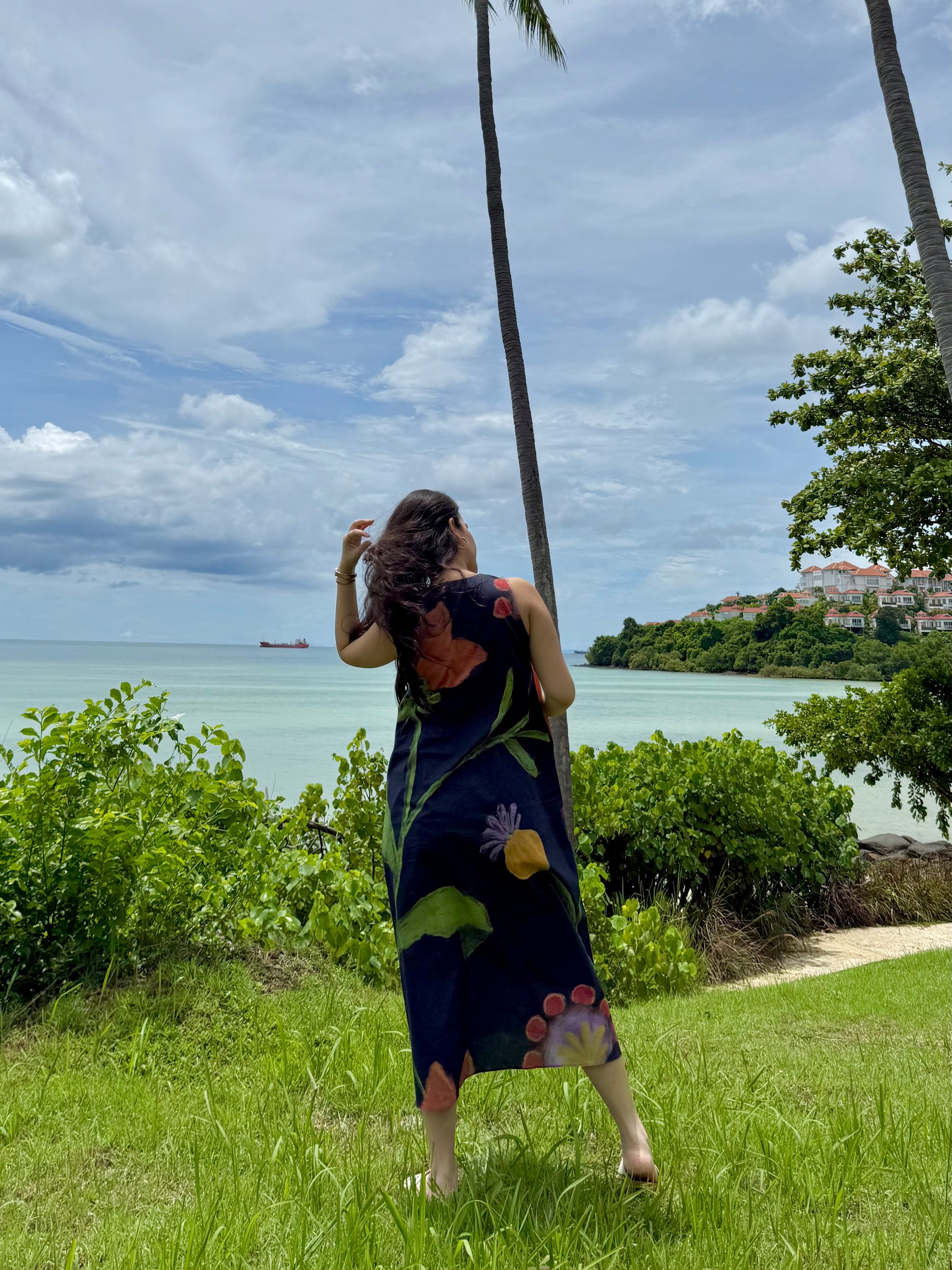 Hibiscus Dress in Sorrento Bloom (Endless Blue)