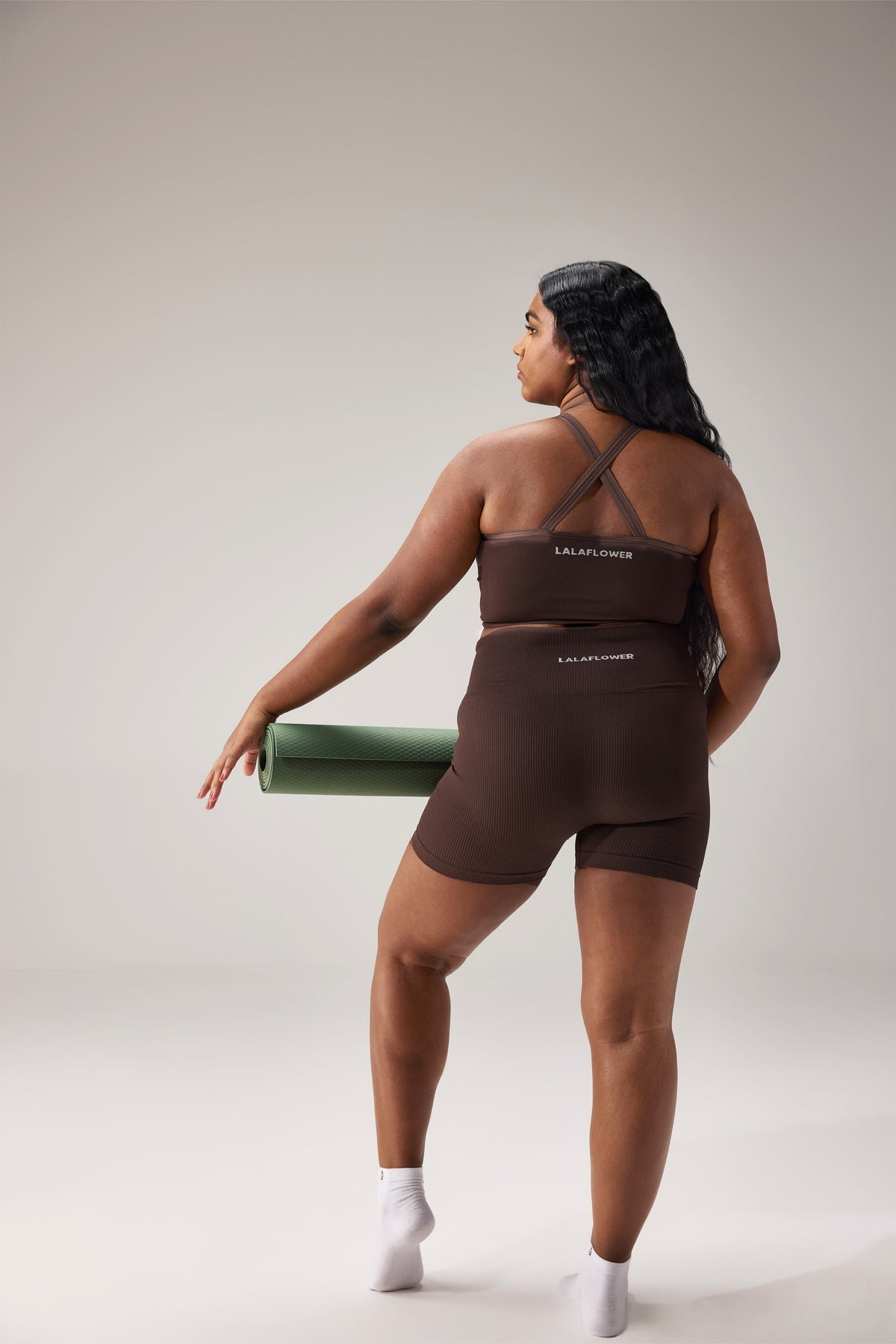SEAMLESS CROSS BRA - COFFEE