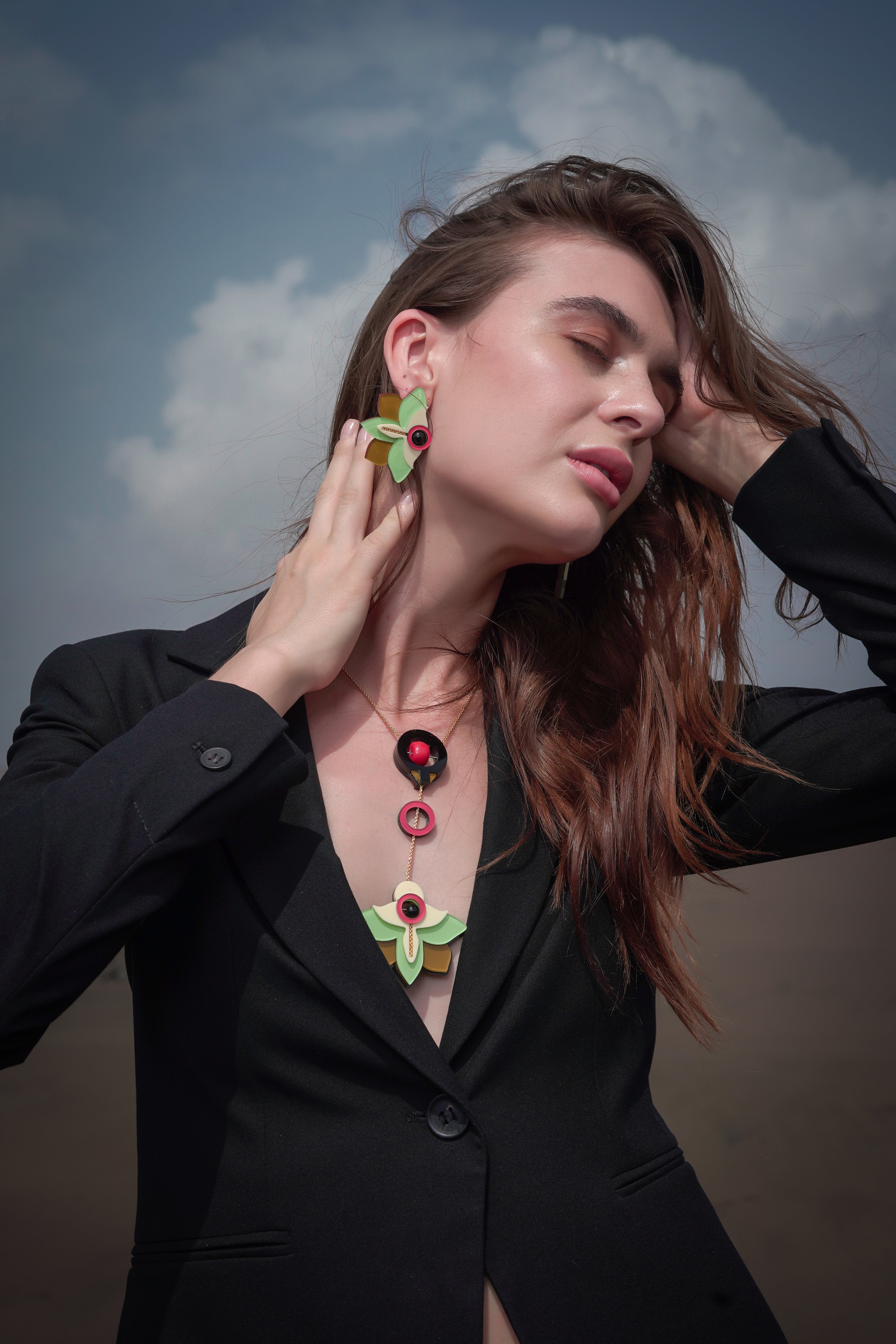 THE GREEN DAFFODIL BUD NECKLACE