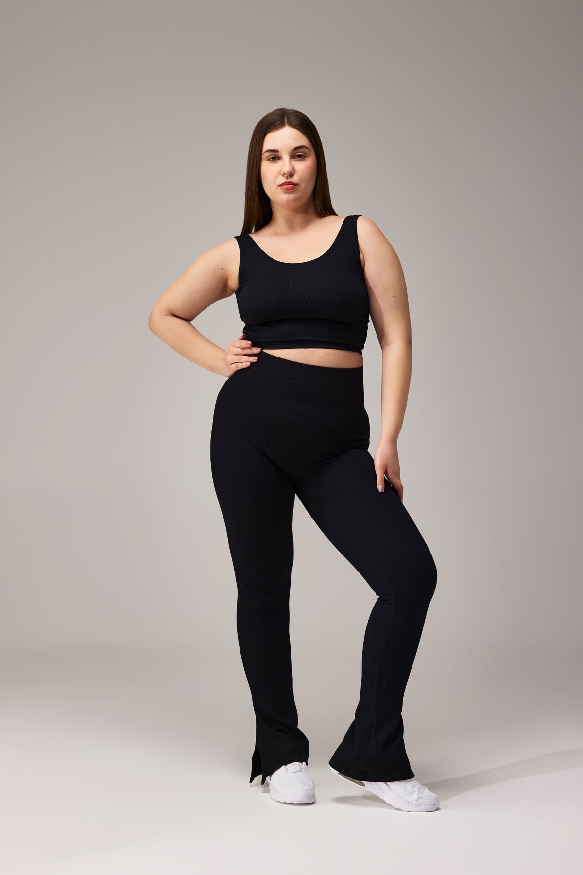 SEAMLESS FLARE PANTS WITH SLIT - BLACK
