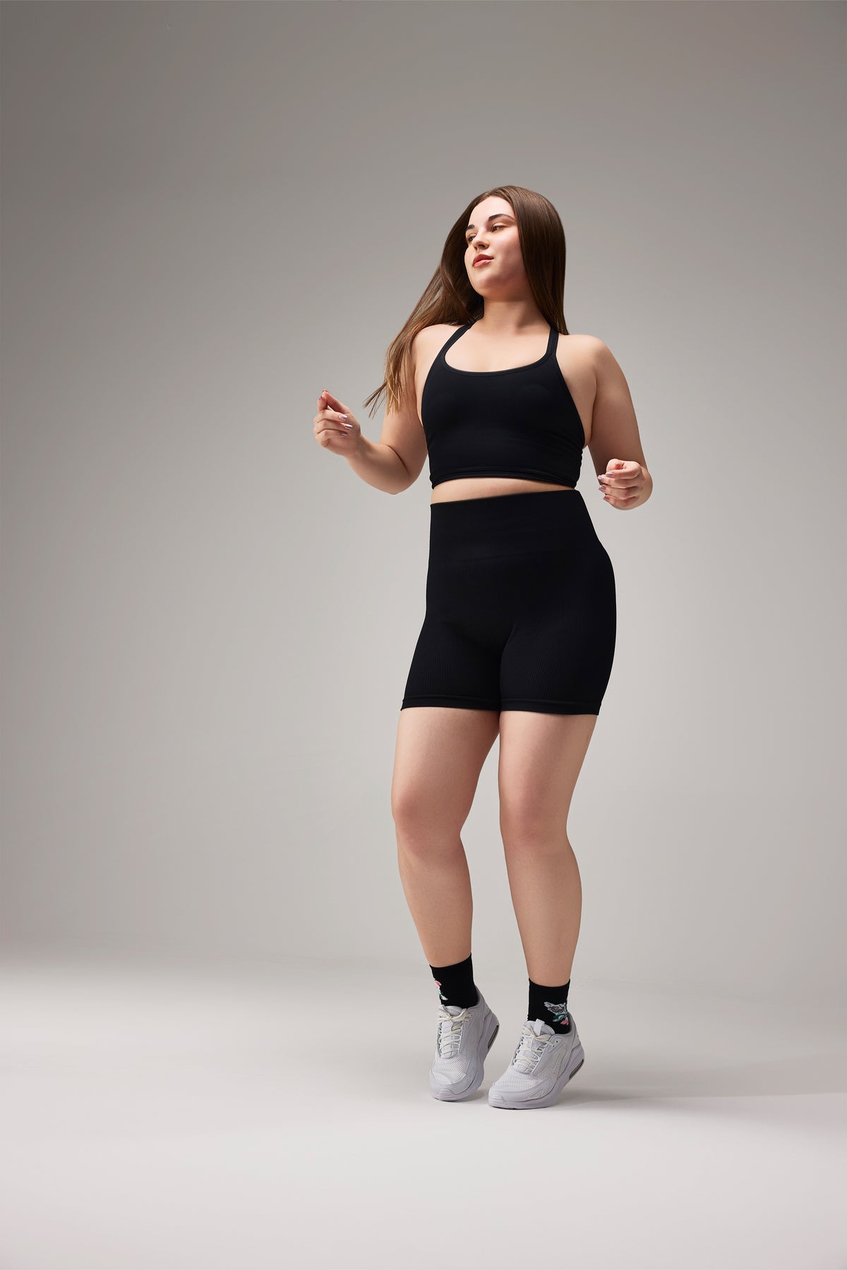 SEAMLESS CROSS BRA - BLACK