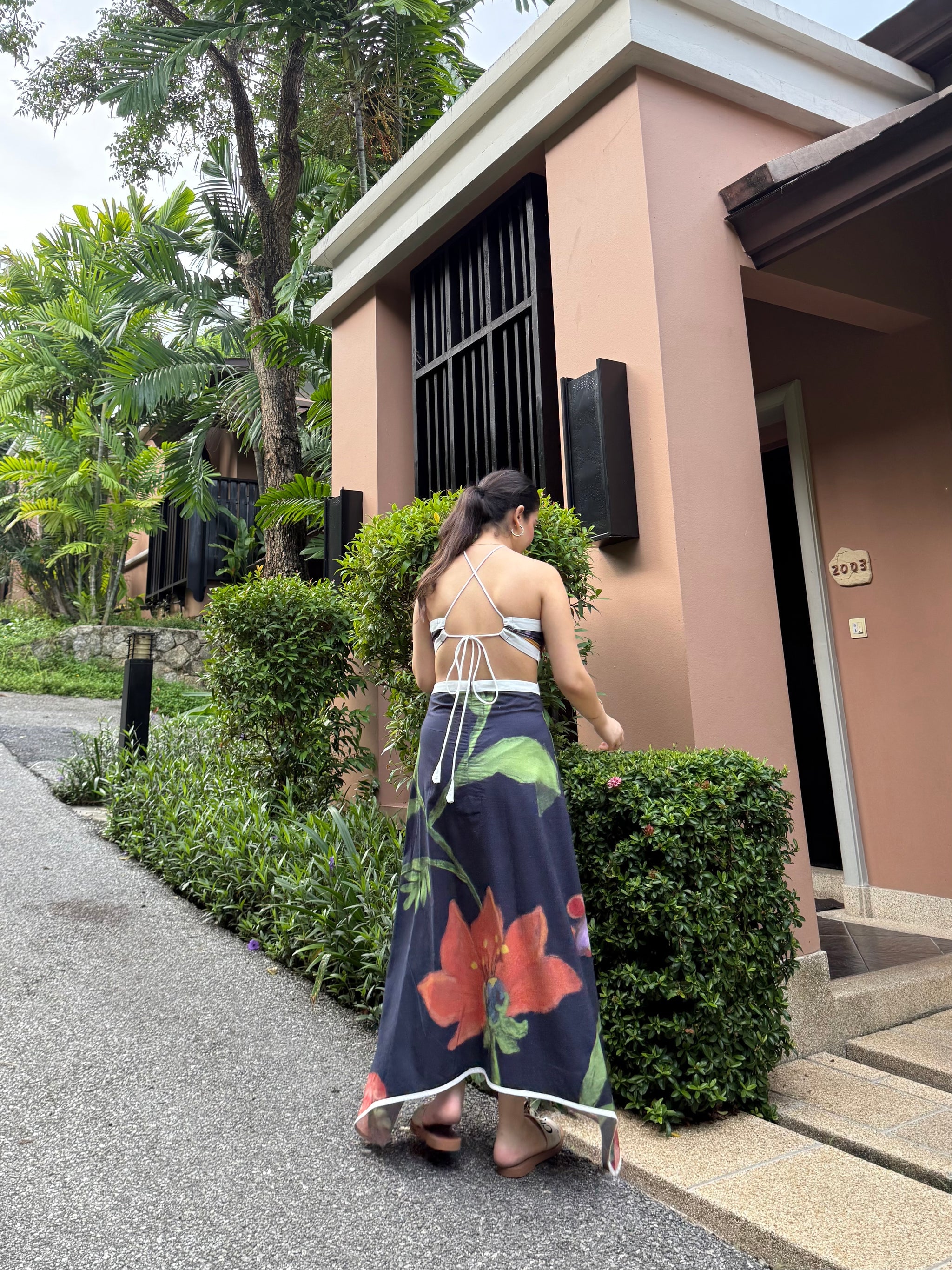 Aaleyah Dress in Sorrento Bloom Print (Endless Blue)