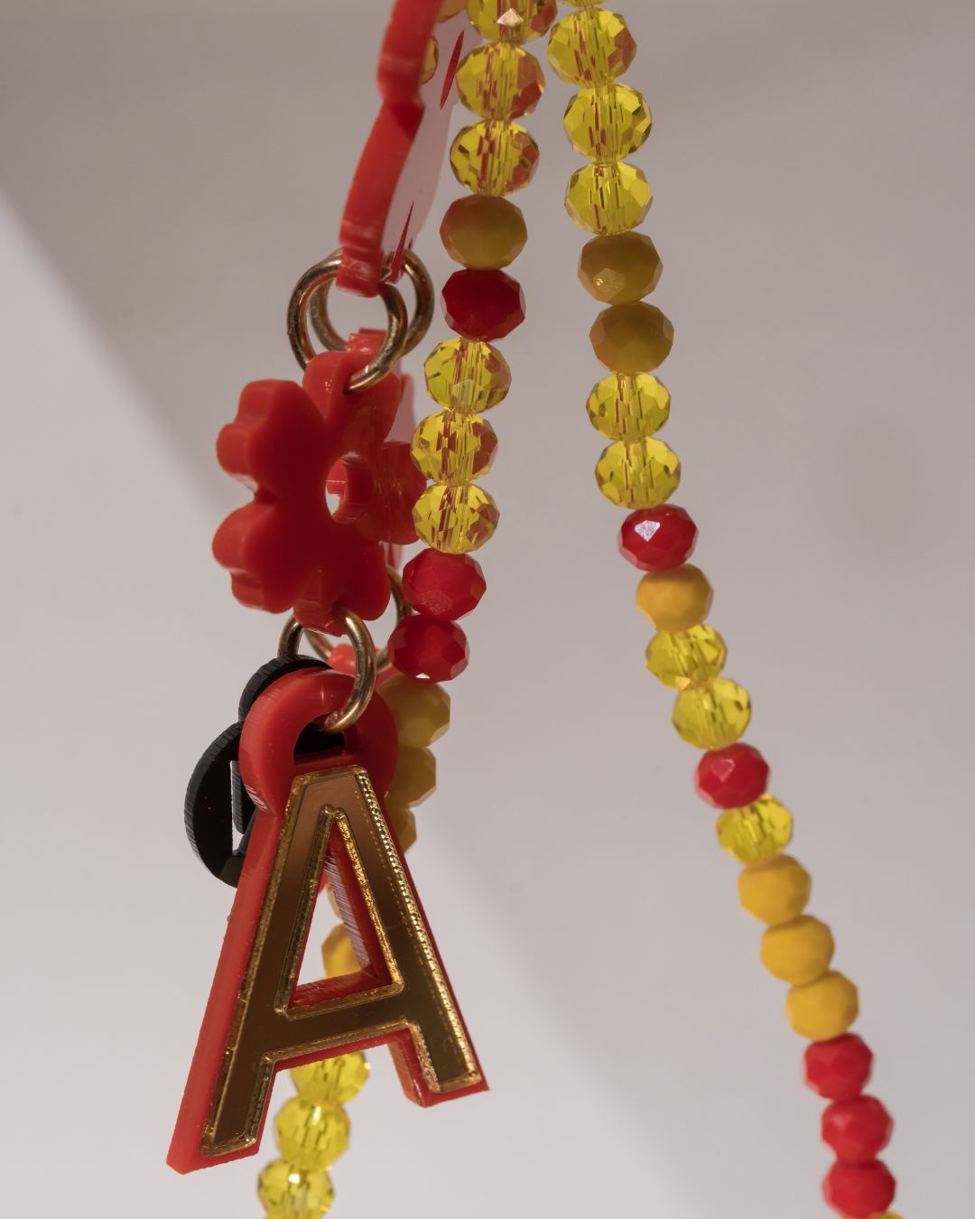 FLORA RED 
SHORT CRYSTAL PHONE STRAP