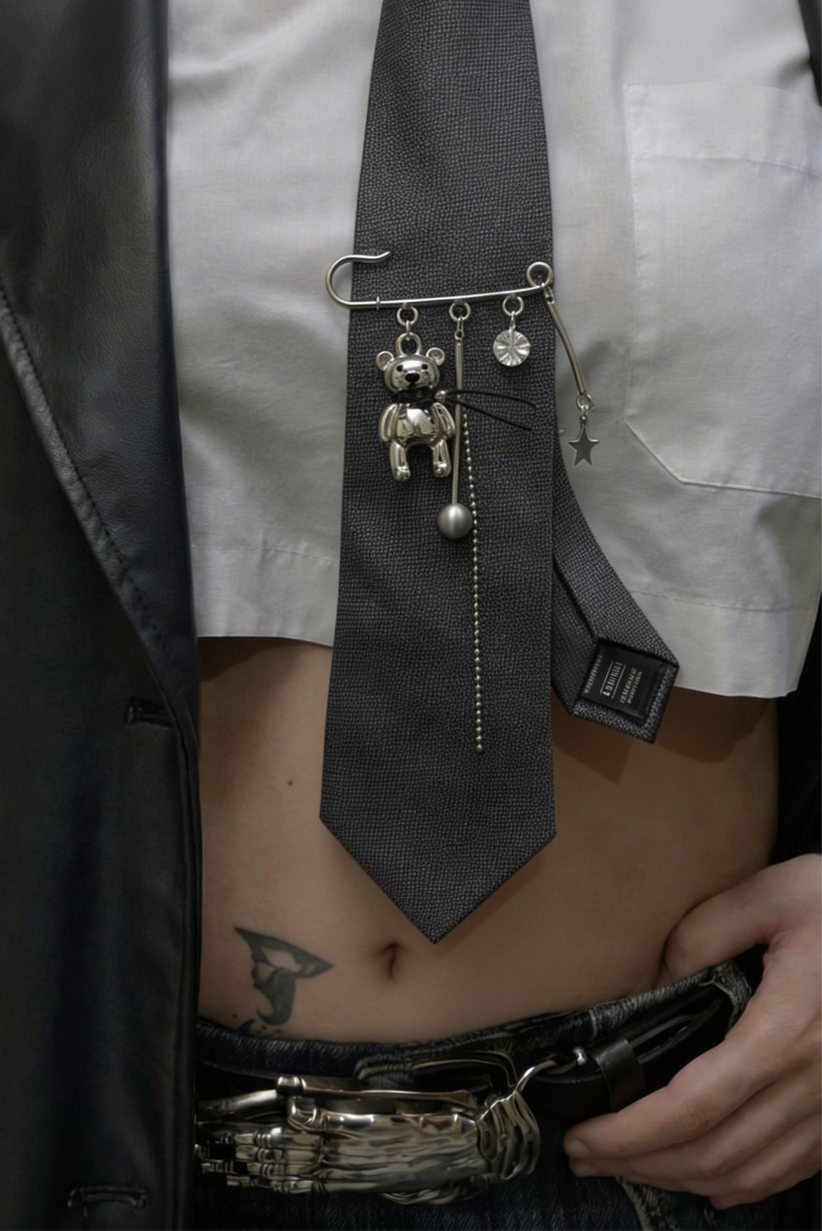 Brat brooch