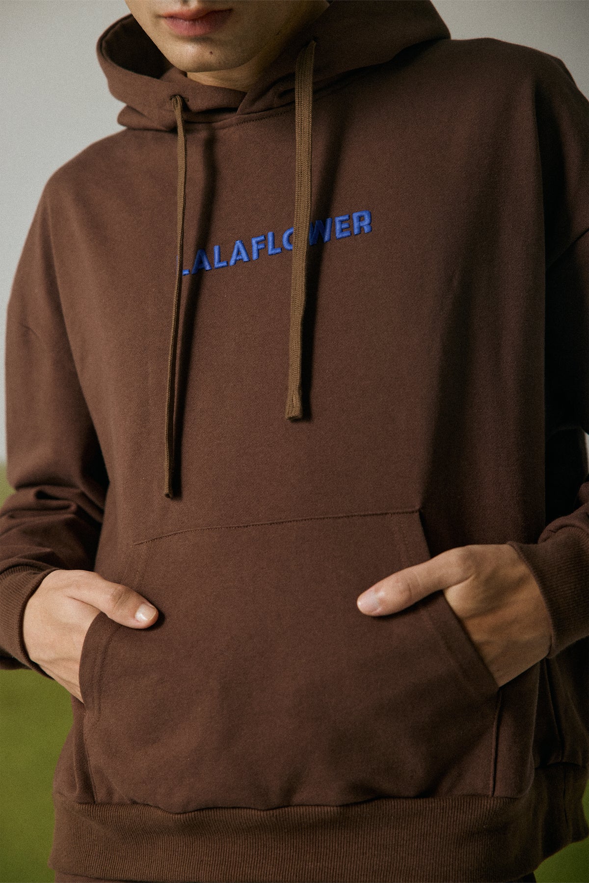 COFFEE OVERSIZED HOODIE IN THE BLUEMER EMBROIDERY
