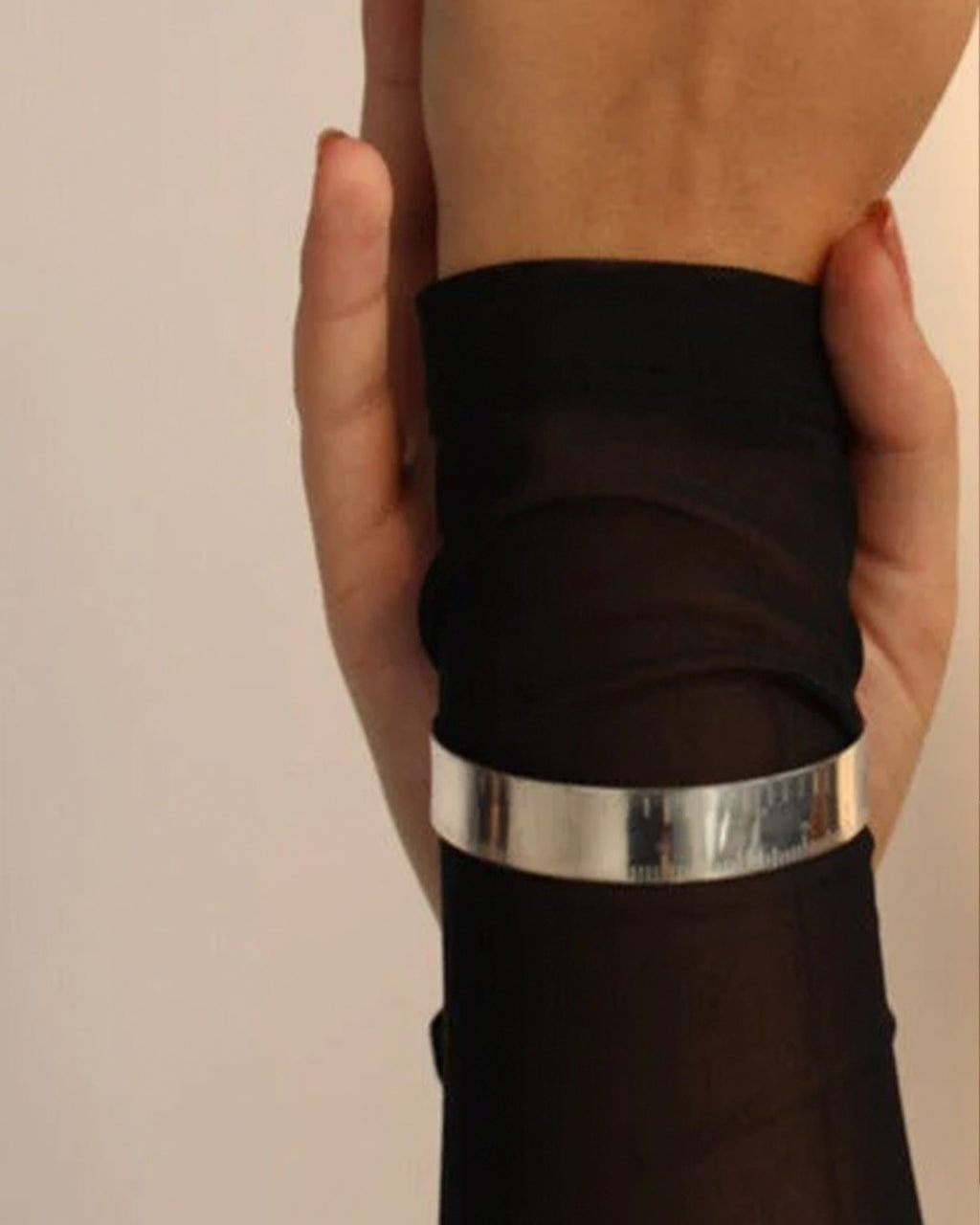 Scale Handcuff Silver