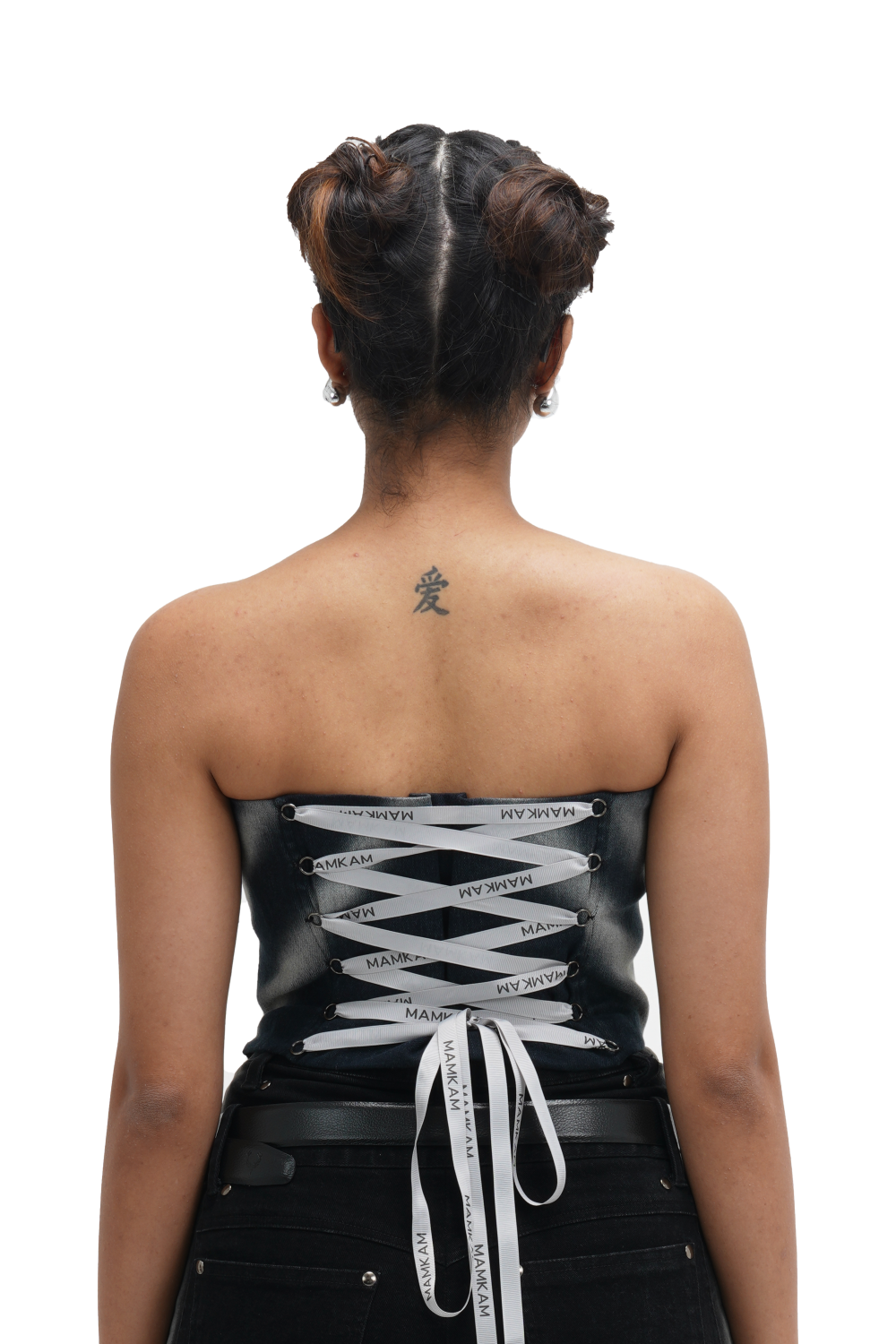 BLEACHED CORSET WITH BLEACHED JEANS