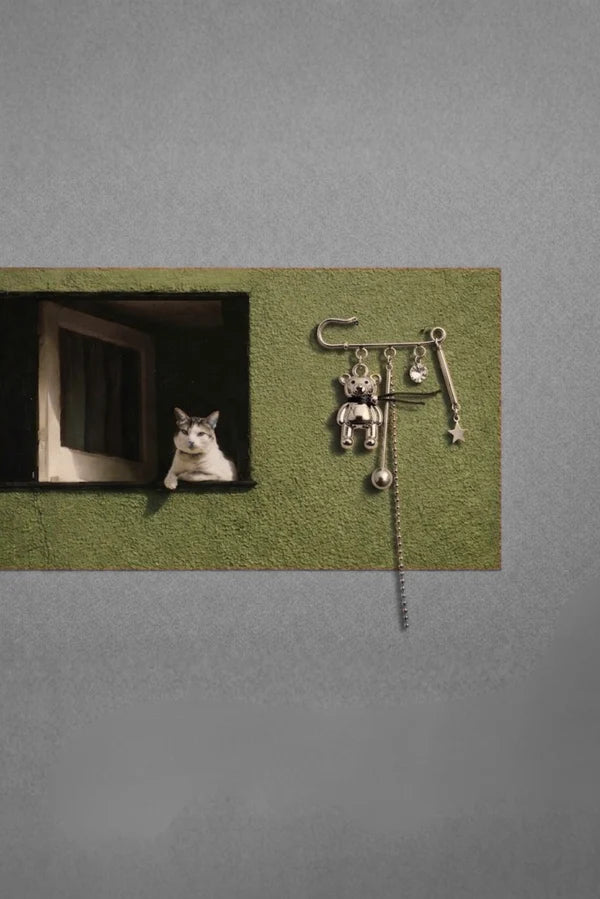 Brat brooch