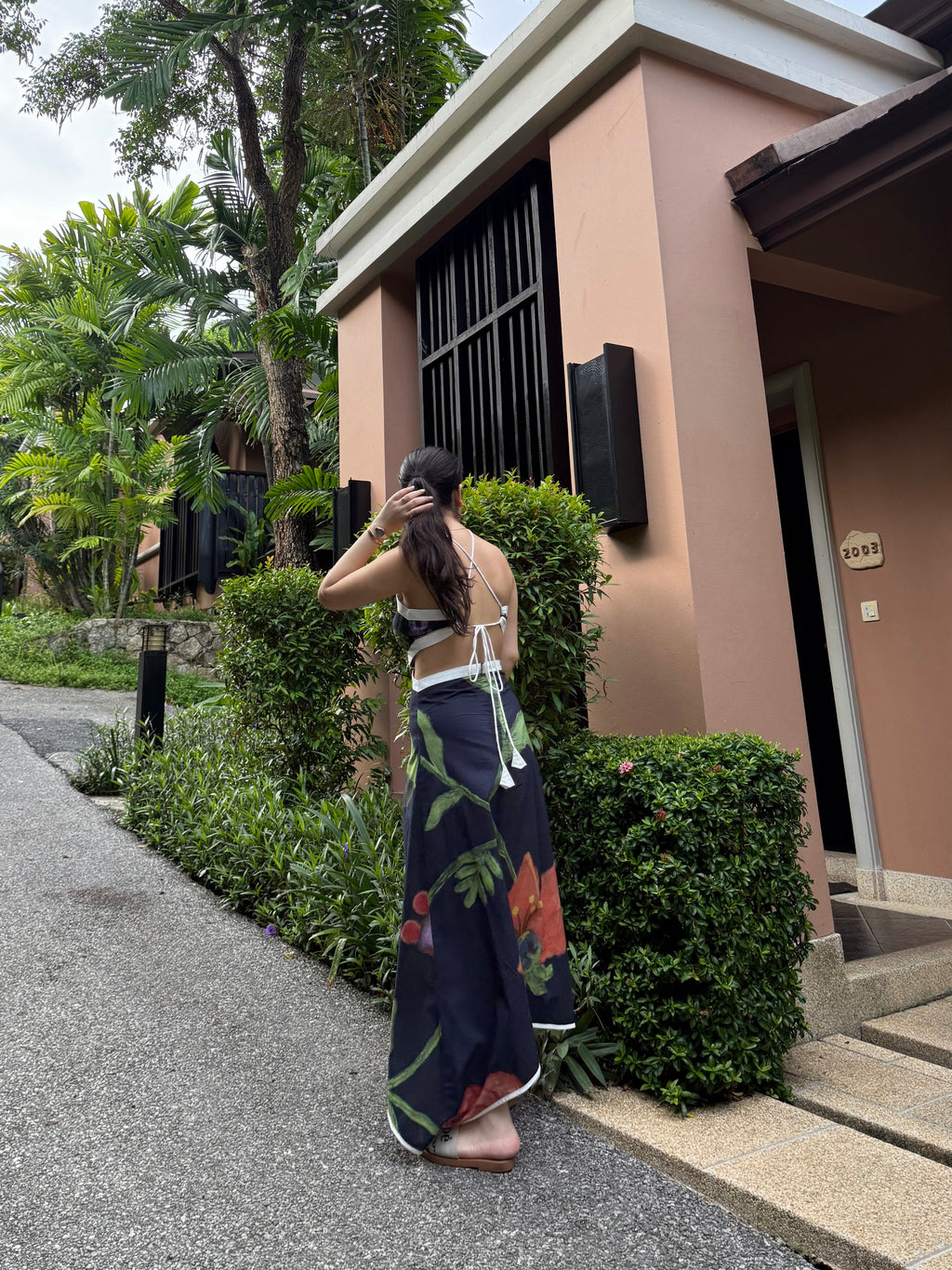 Aaleyah Dress in Sorrento Bloom Print (Endless Blue)