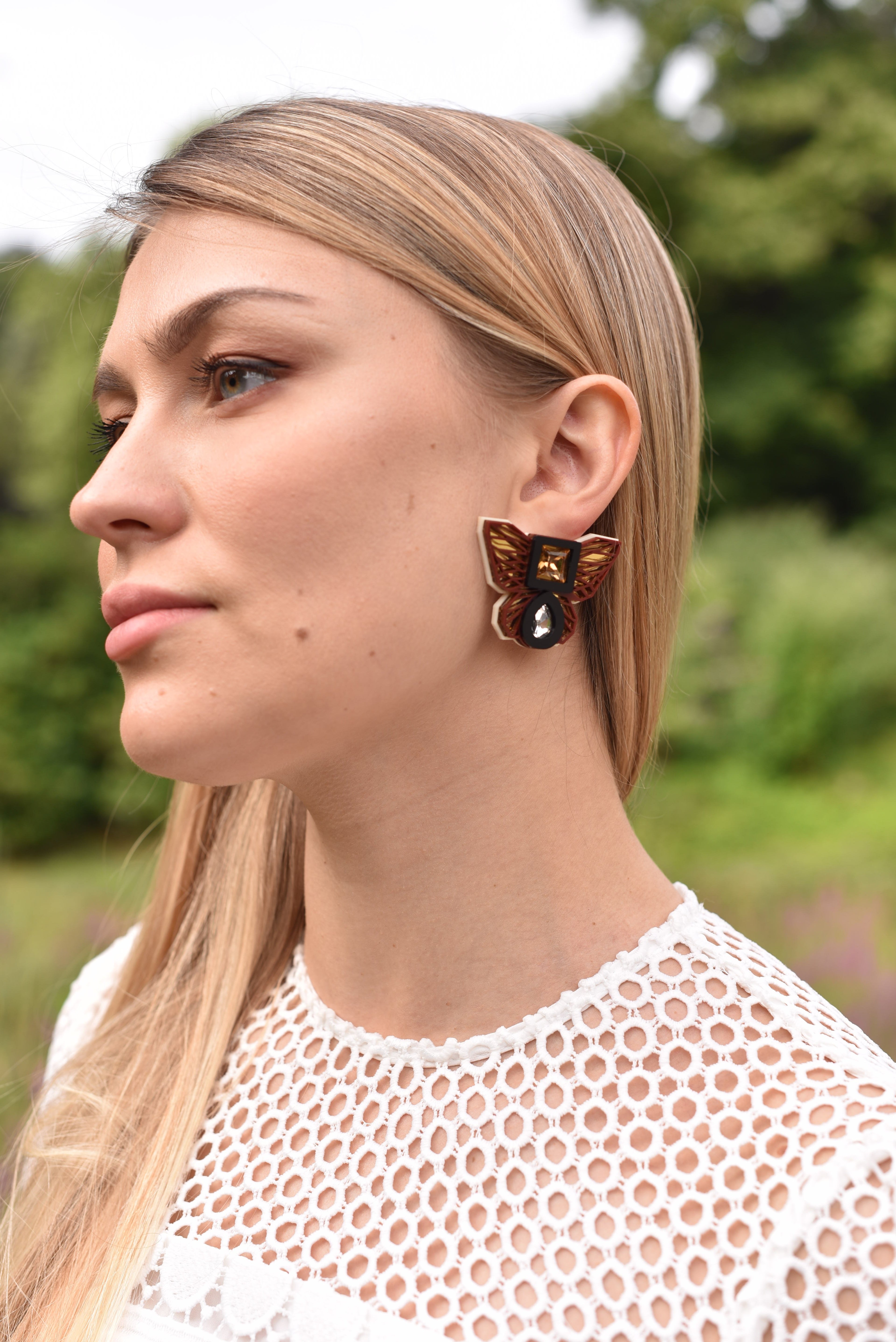BUTTERFLY STUDS IN BROWN