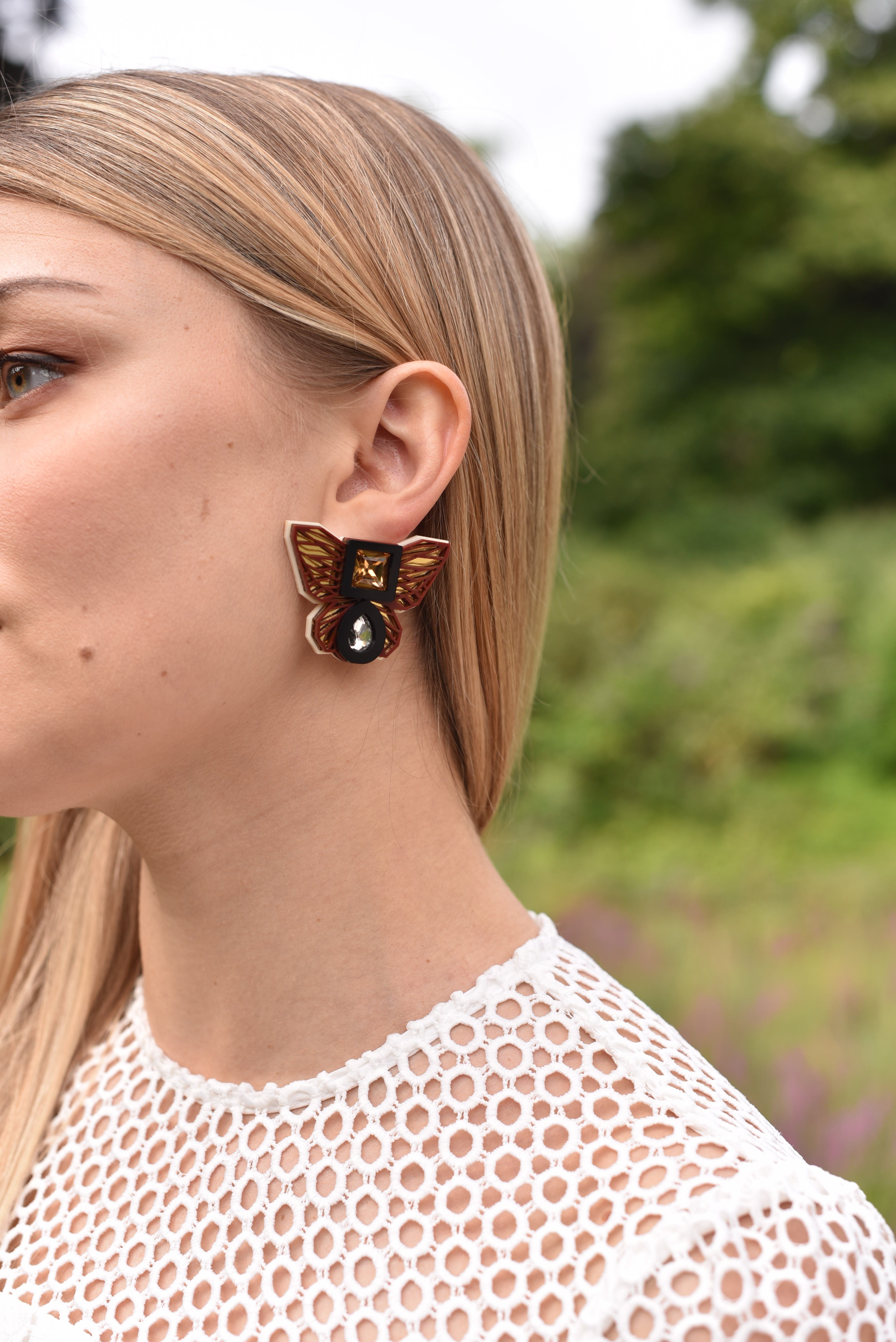 BUTTERFLY STUDS IN BROWN