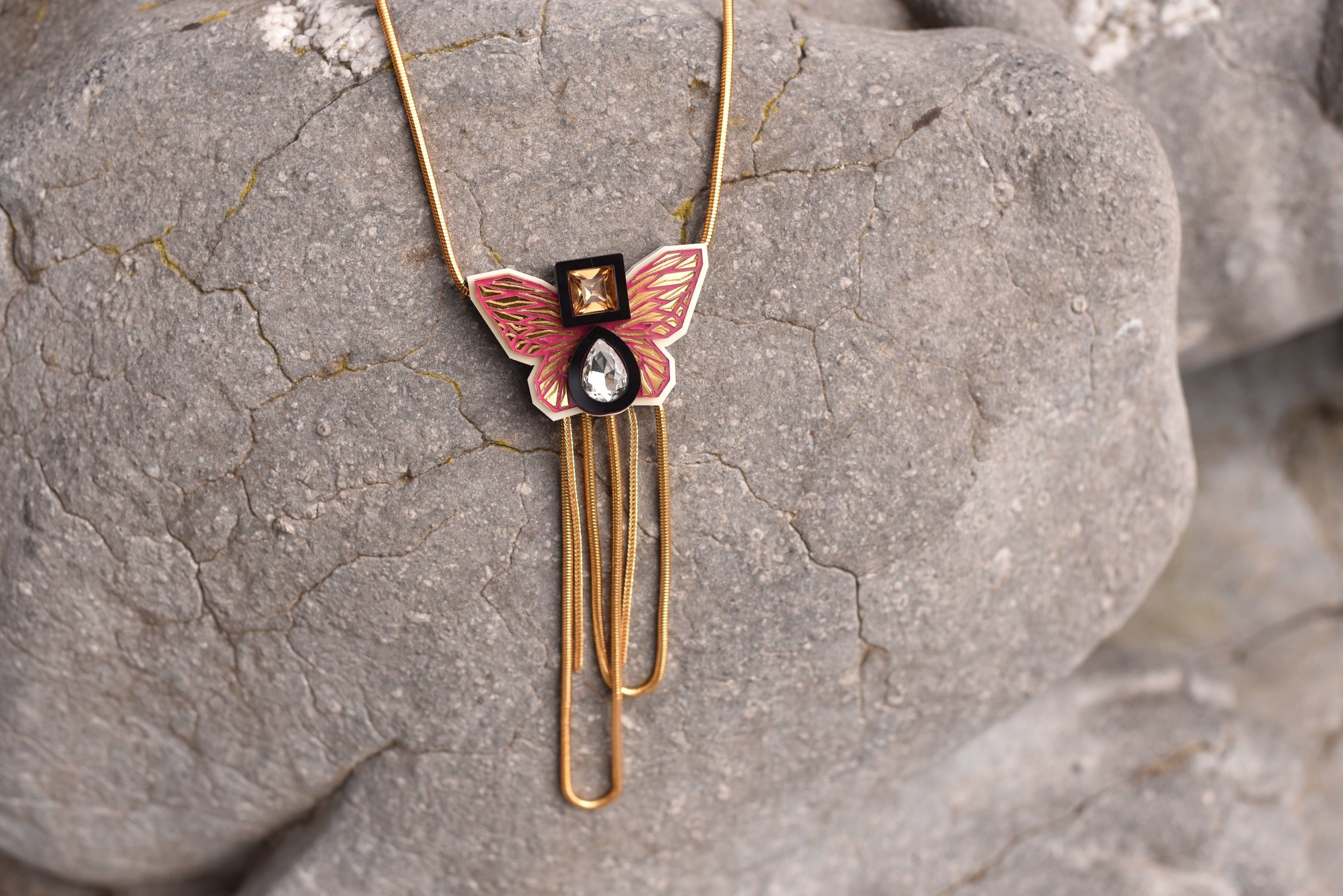THE BUTTERFLY NECKLACE IN MAJENTA