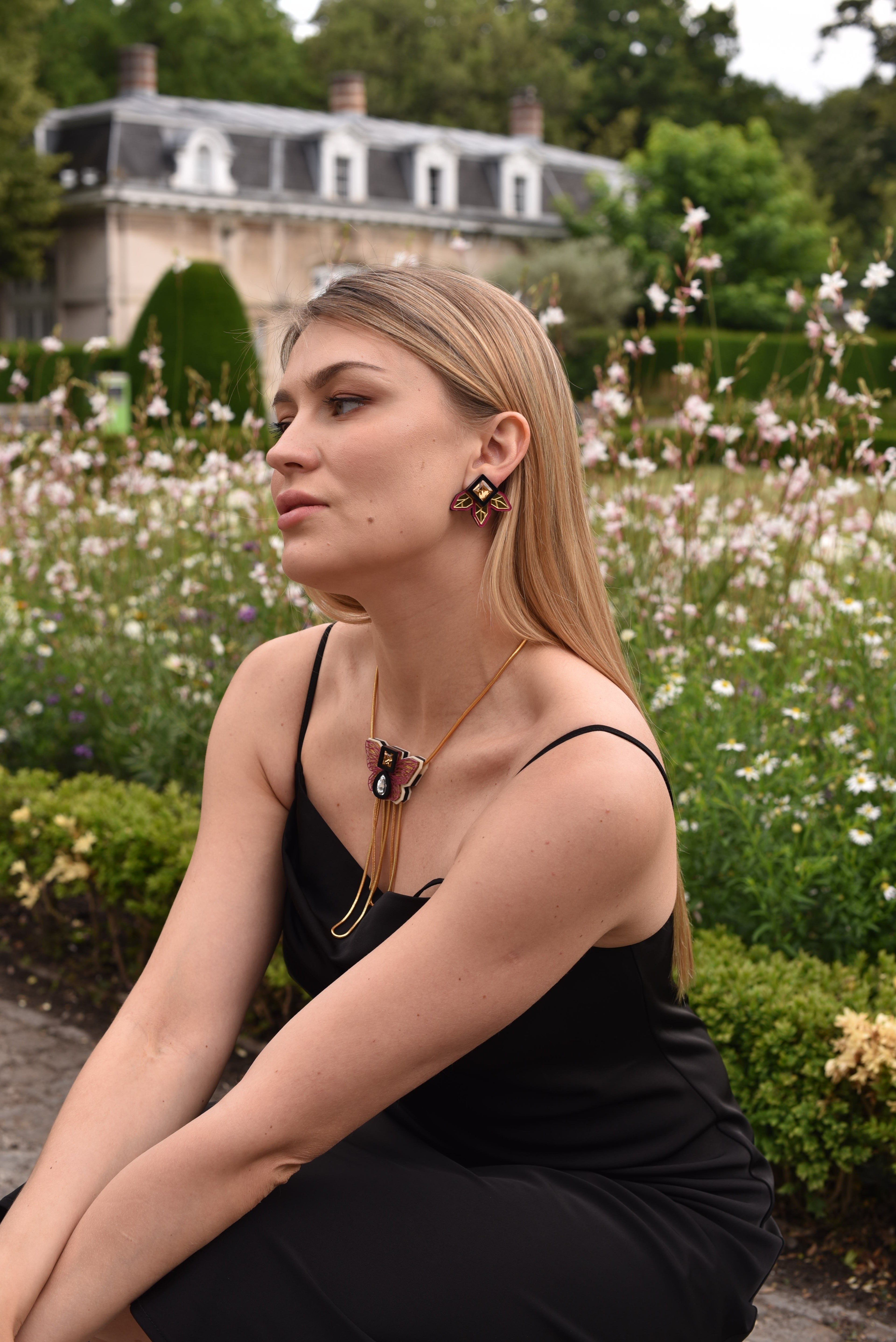 TRILLIUM STUDS IN MAJENTA