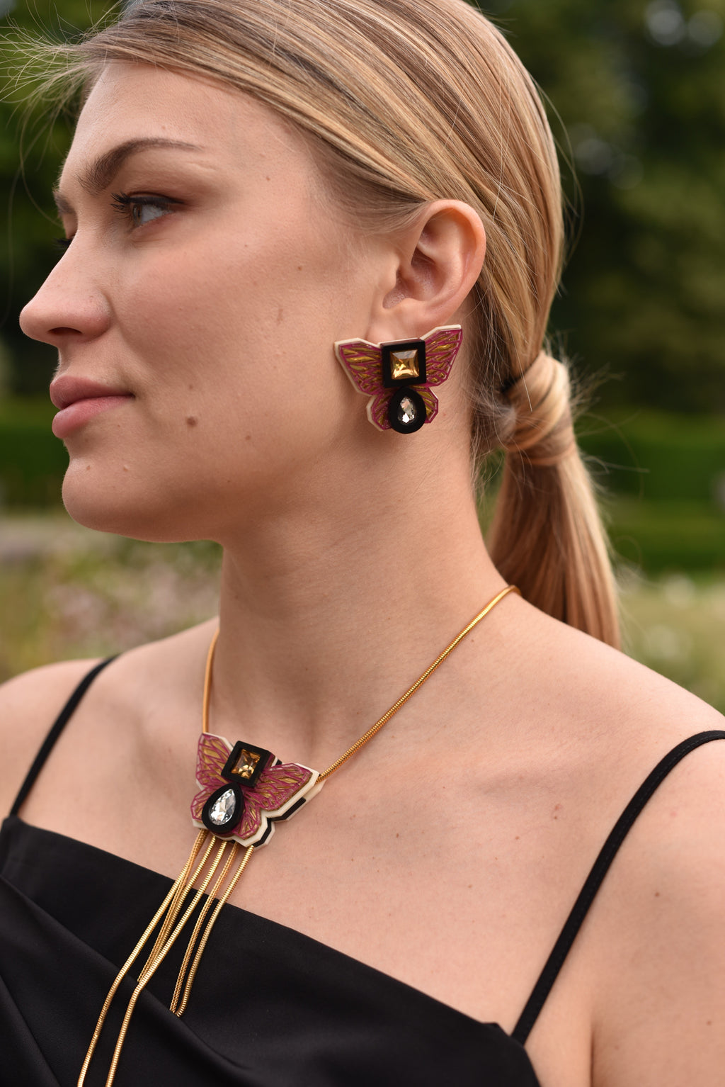 BUTTERFLY STUDS IN MAJENTA