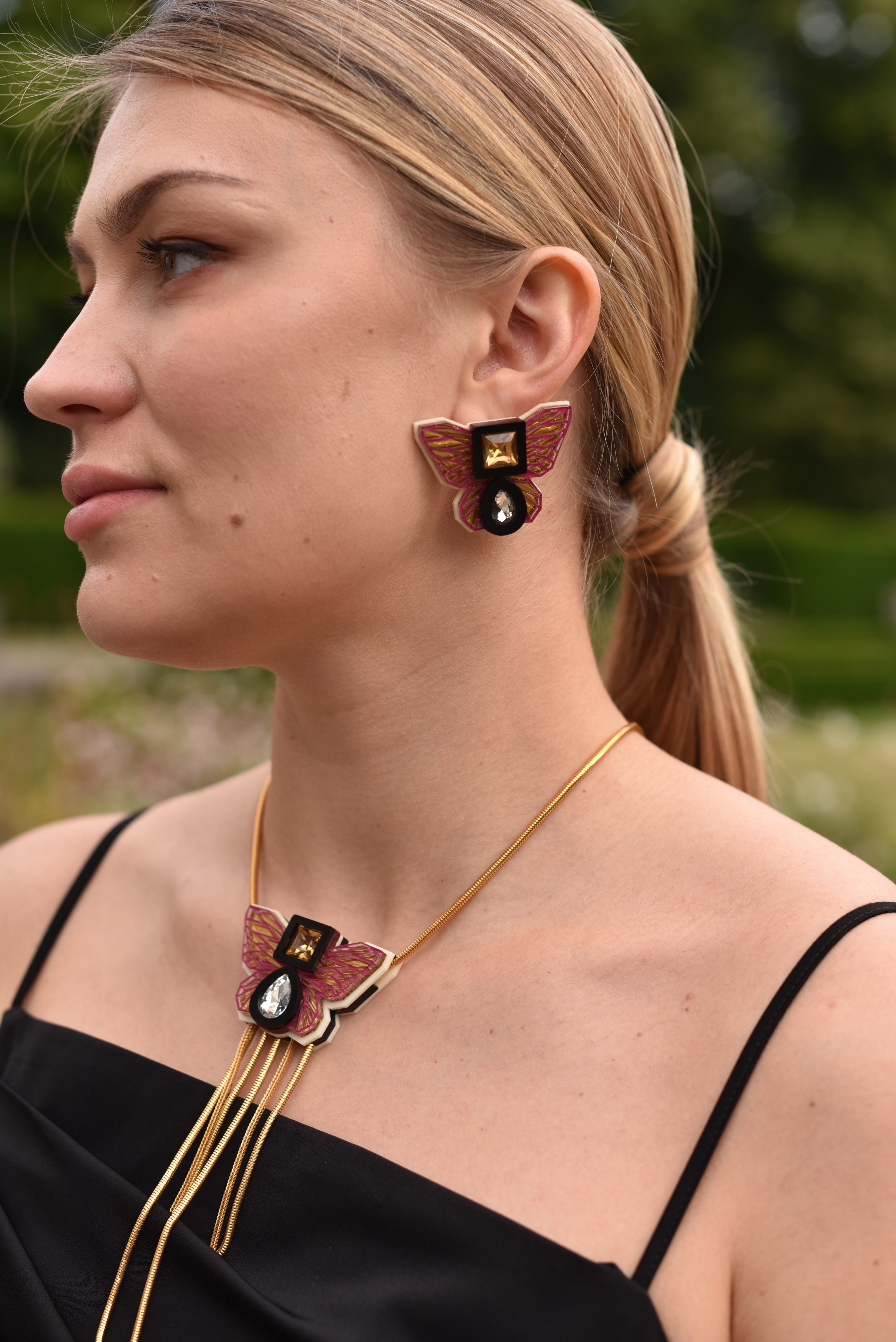 BUTTERFLY STUDS IN MAJENTA