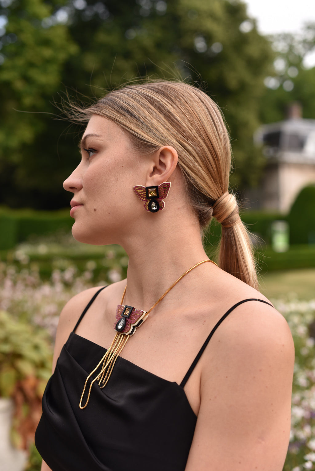 BUTTERFLY STUDS IN BROWN