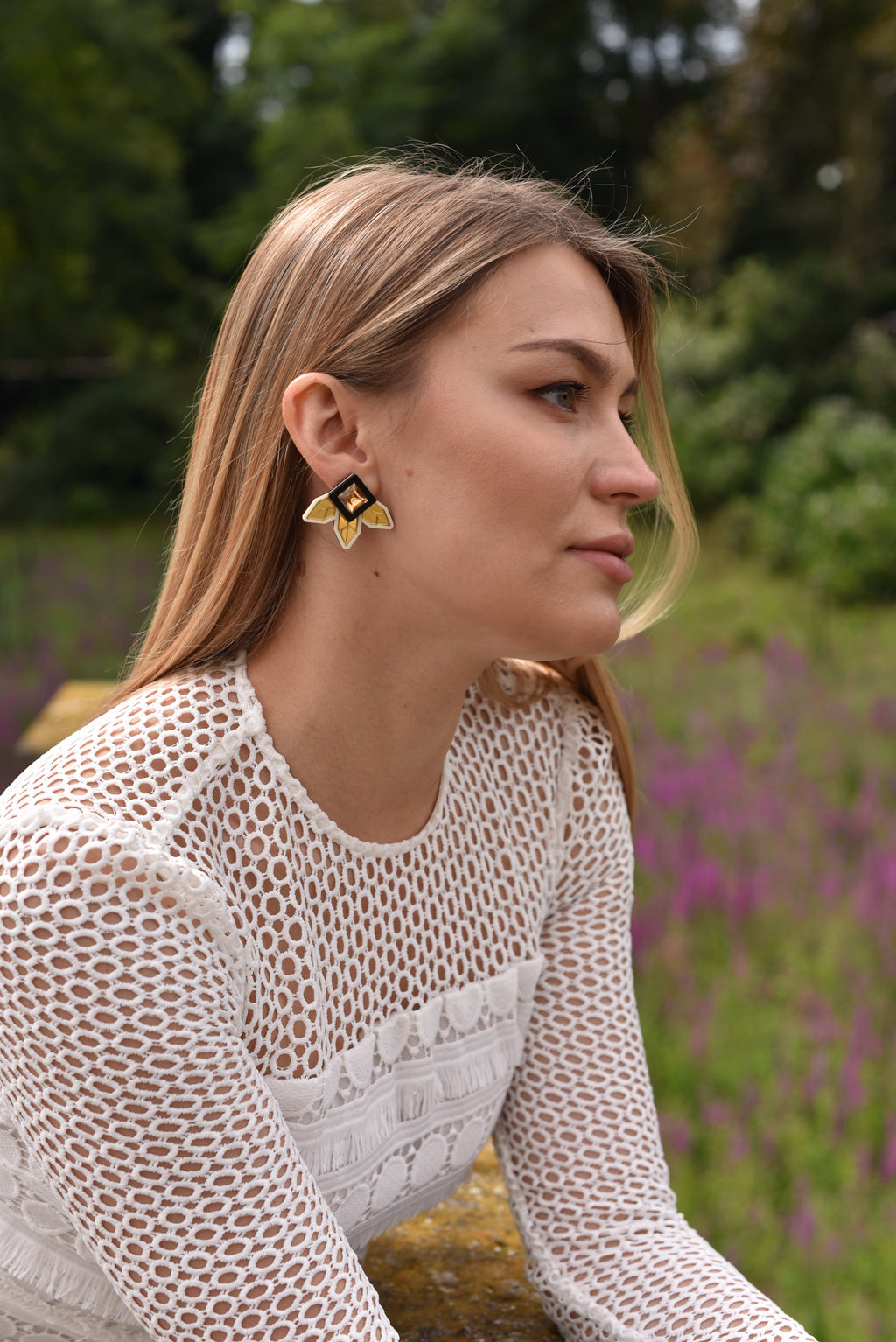 TRILLIUM STUDS IN CREME