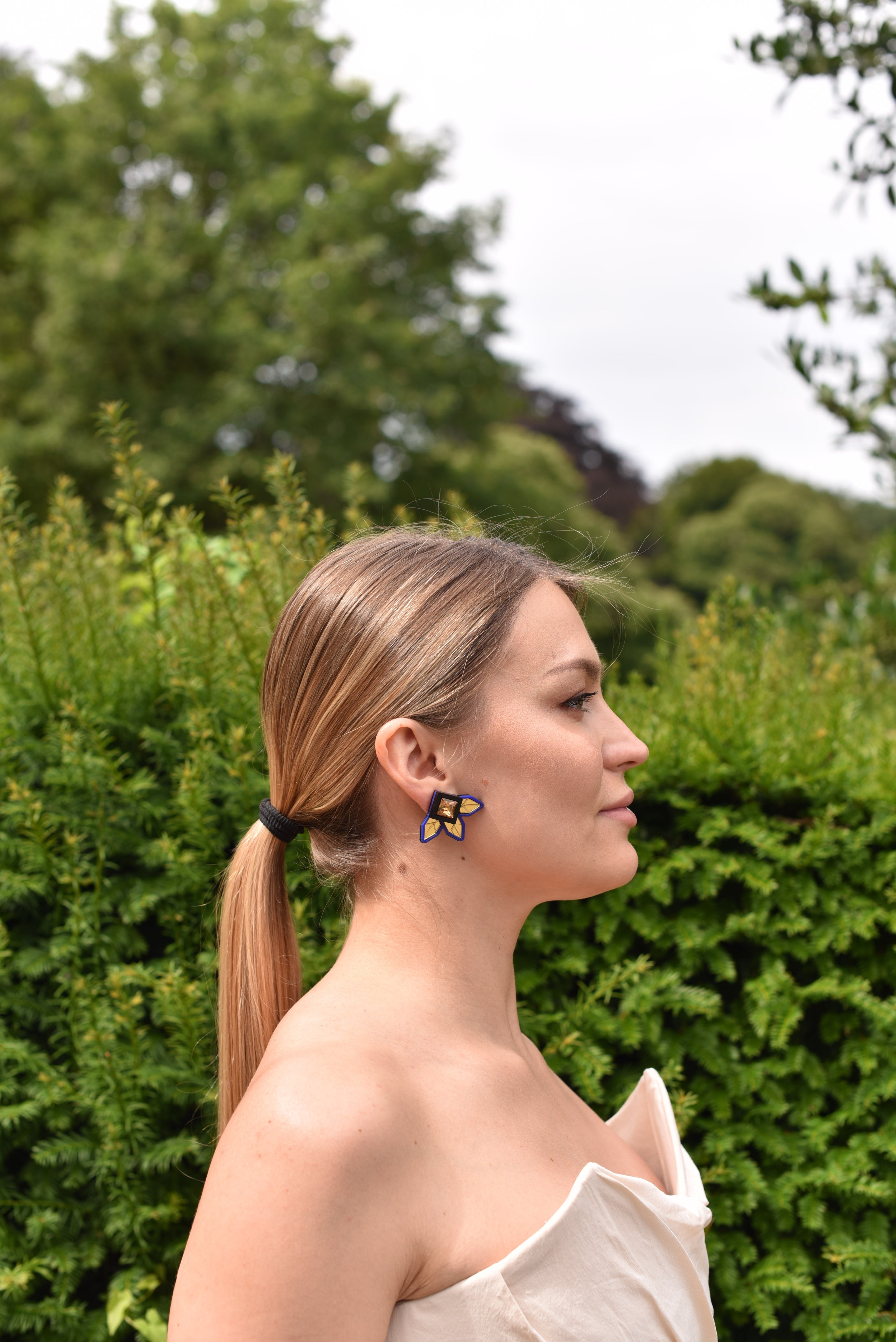 TRILLIUM STUDS IN COBALT BLUE