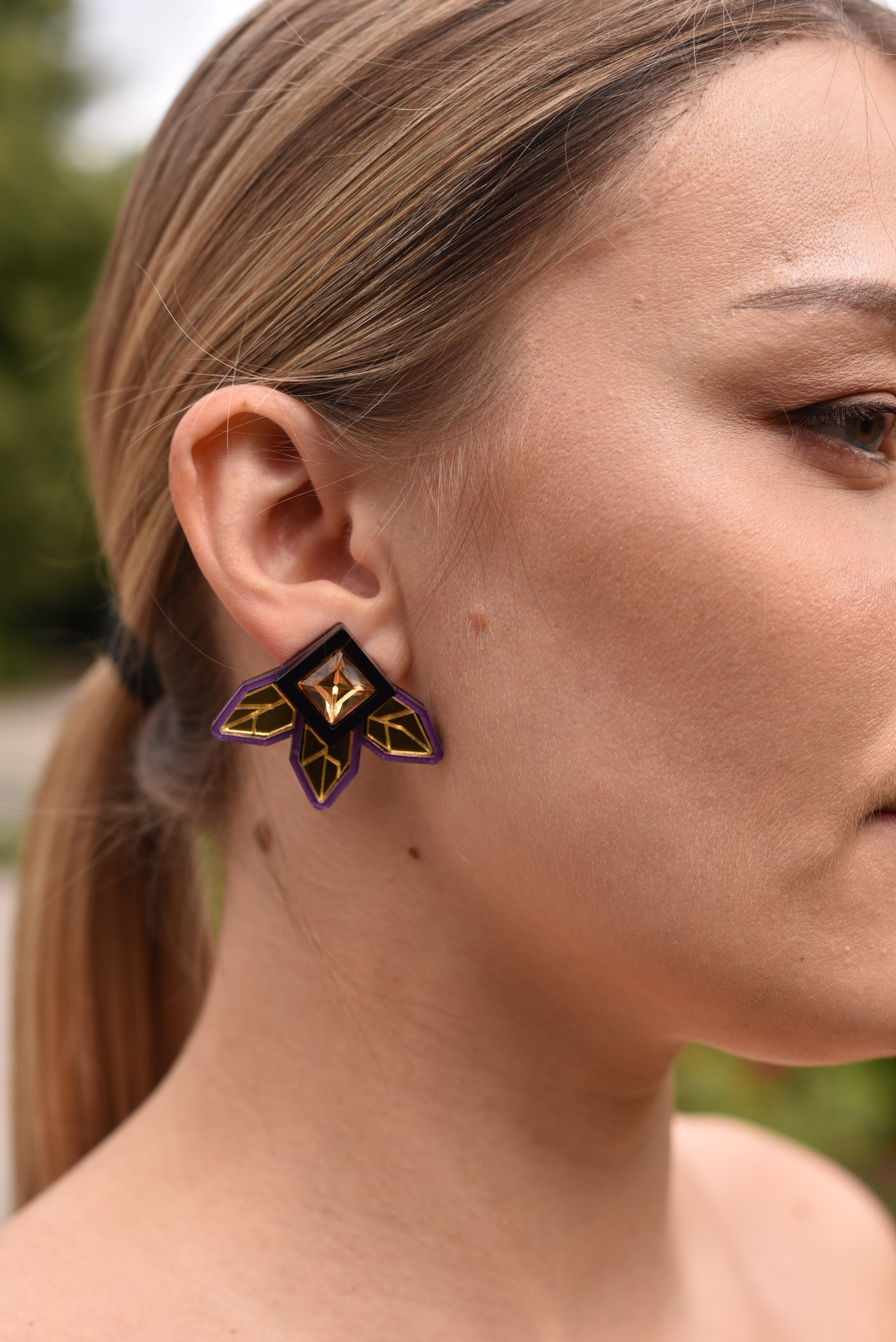 TRILLIUM STUDS IN COBALT BLUE