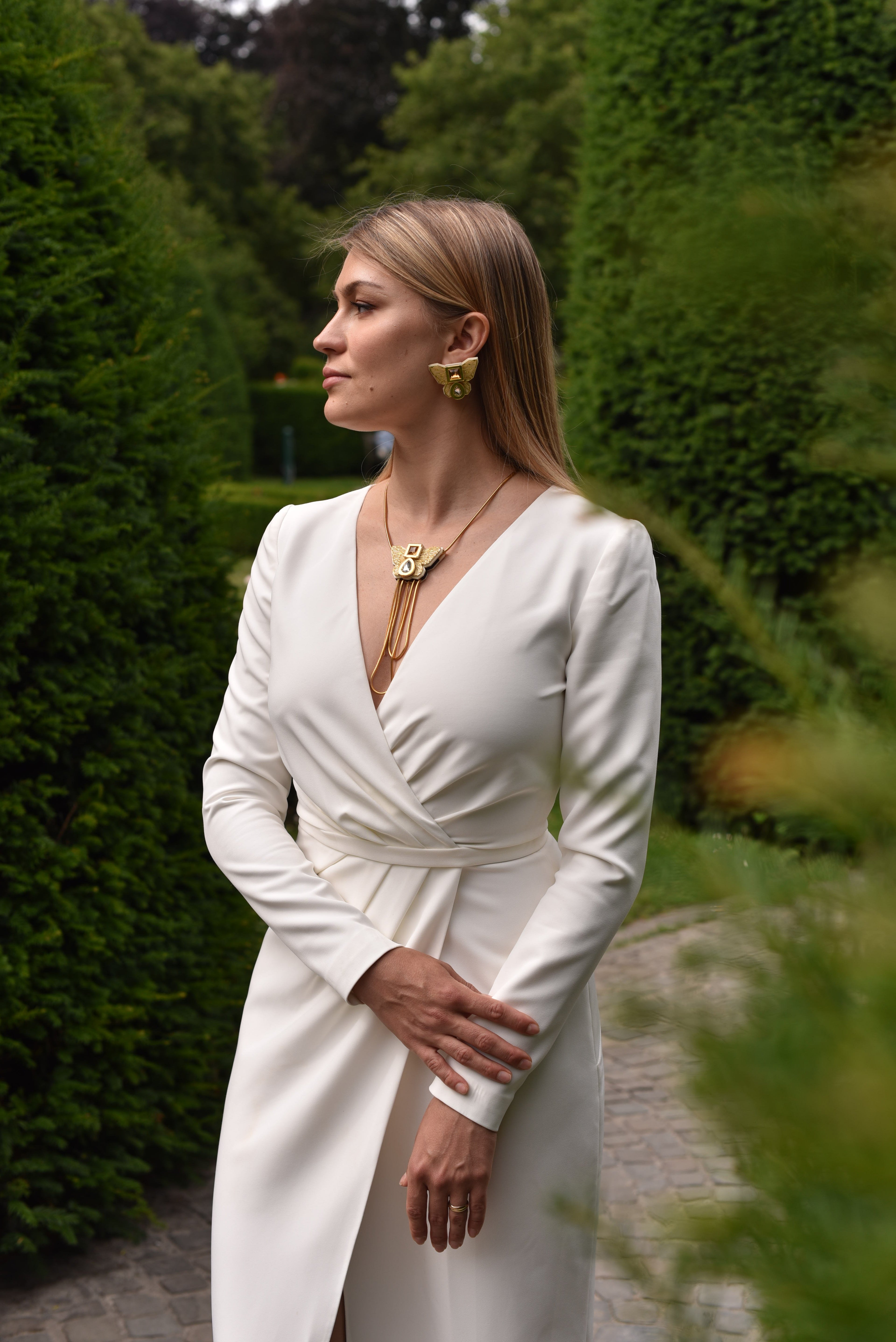 THE BUTTERFLY NECKLACE IN CREME