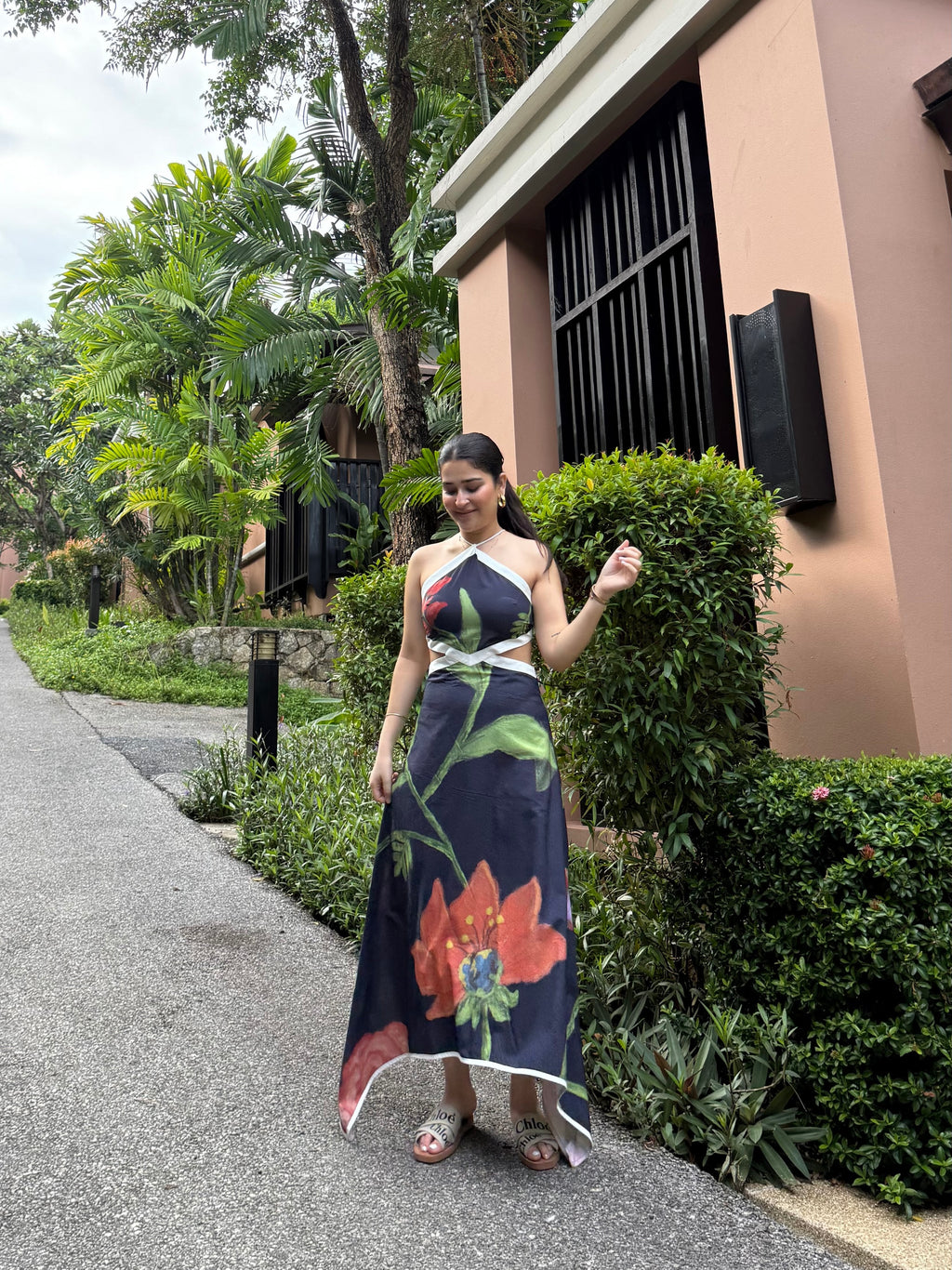 Aaleyah Dress in Sorrento Bloom Print (Endless Blue)