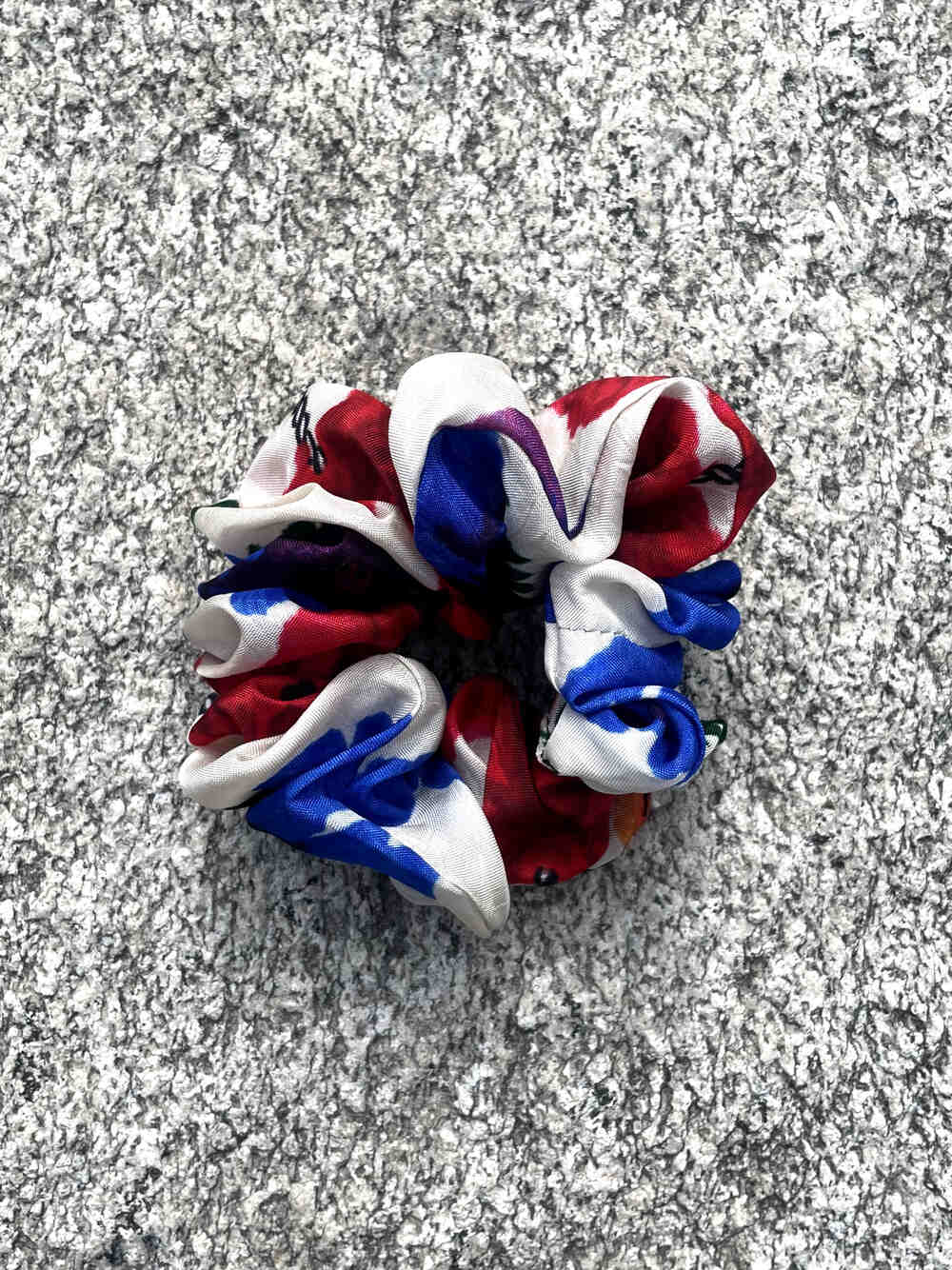Scrunchie - Poppy White