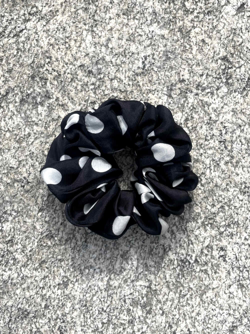 Scrunchie - Noir Dot