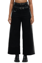 BLEACHED CORSET WITH BLEACHED JEANS