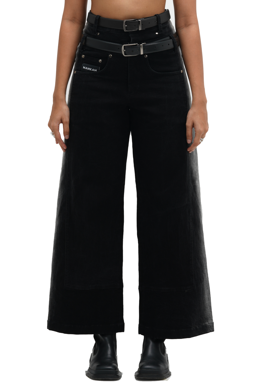 BLEACHED CORSET WITH BLEACHED JEANS