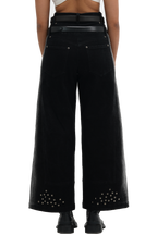 BLEACHED CORSET WITH BLEACHED JEANS