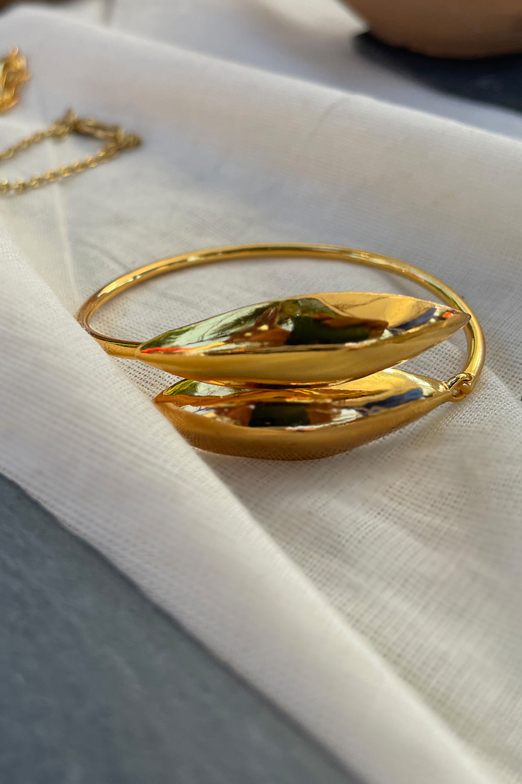 Spring Leaves Bracelet Gold       (Set of 1)