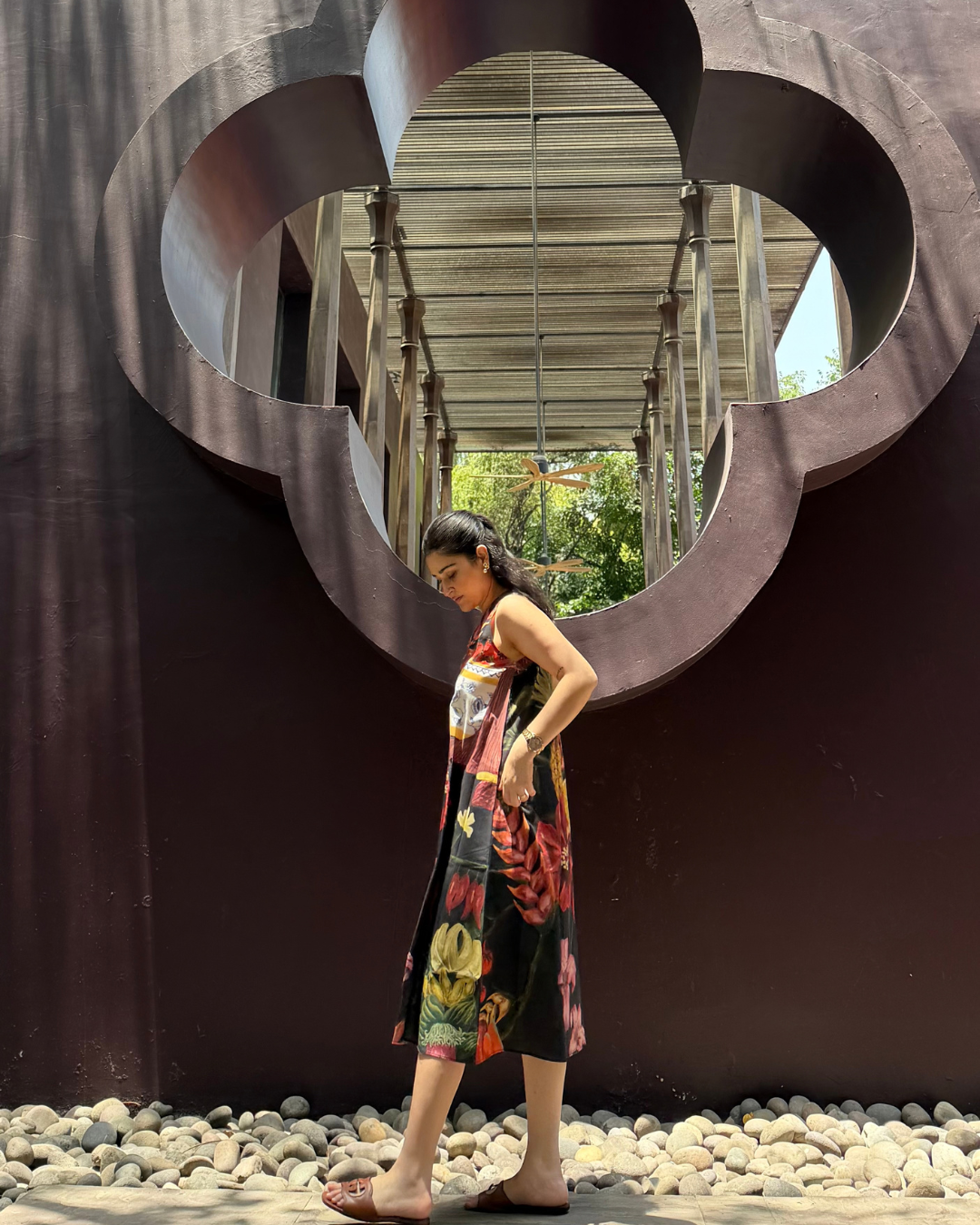 HIBISCUS DRESS IN SOL GARDEN PRINT (MIDNIGHT BLACK)