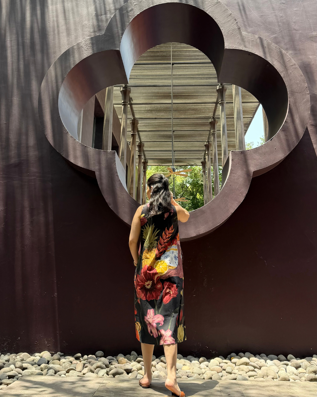 HIBISCUS DRESS IN SOL GARDEN PRINT (MIDNIGHT BLACK)