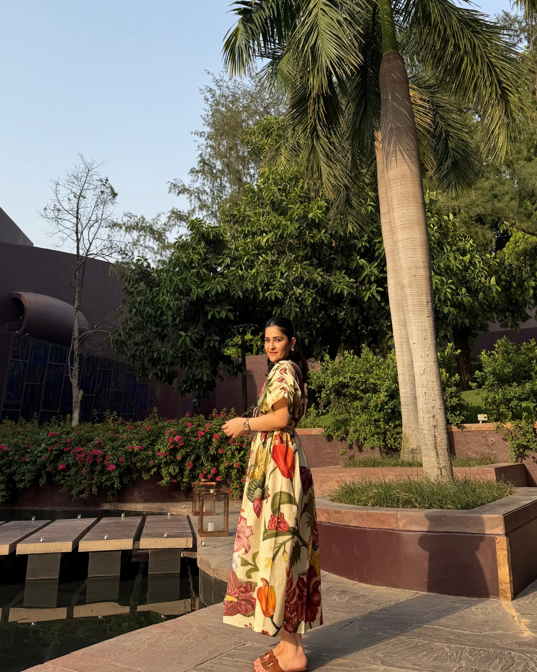 NIRVANA DRESS IN SOL GARDEN PRINT (SANSTONE)