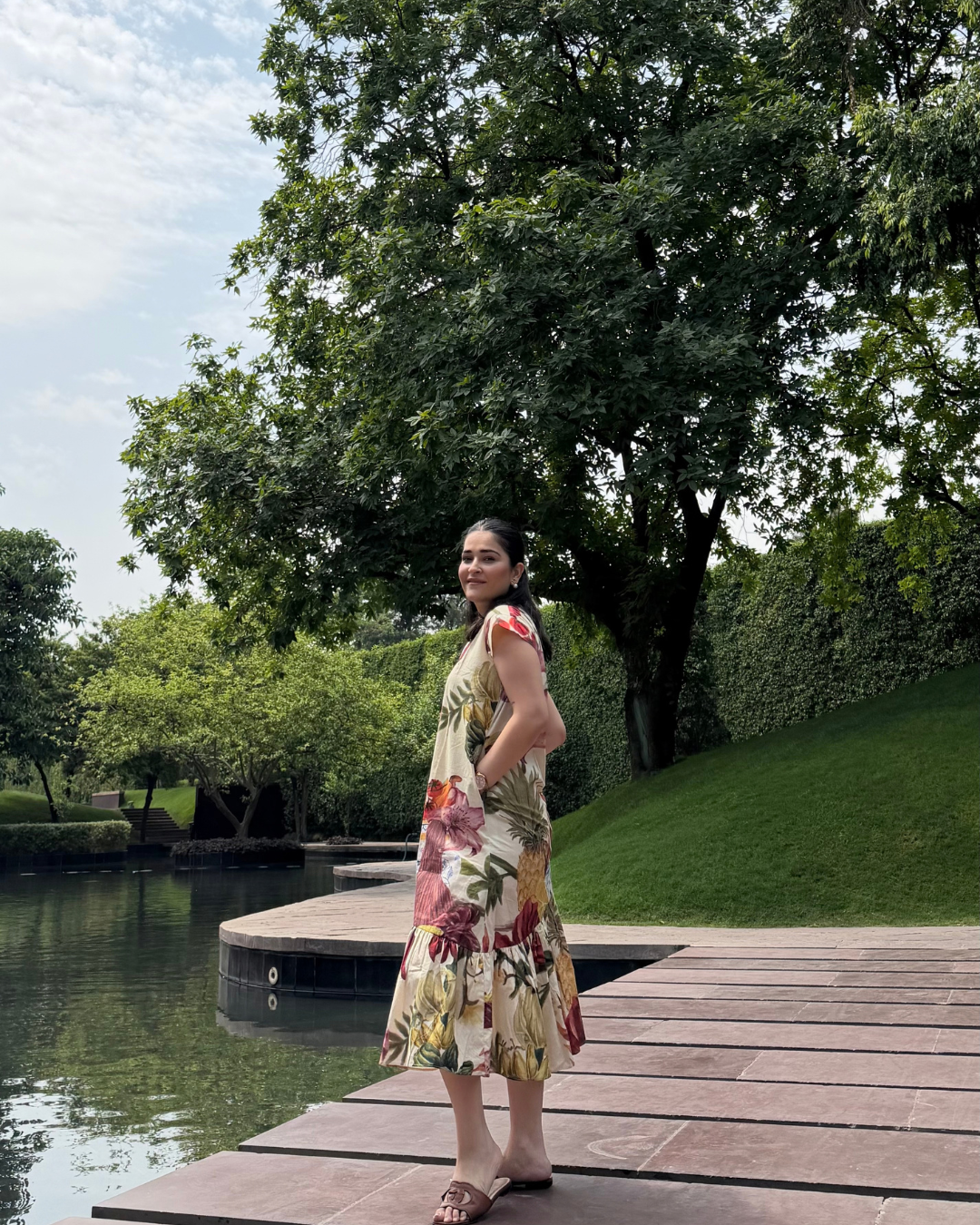 RAYA DRESS IN SOL GARDEN PRINT (SANDSTONE)