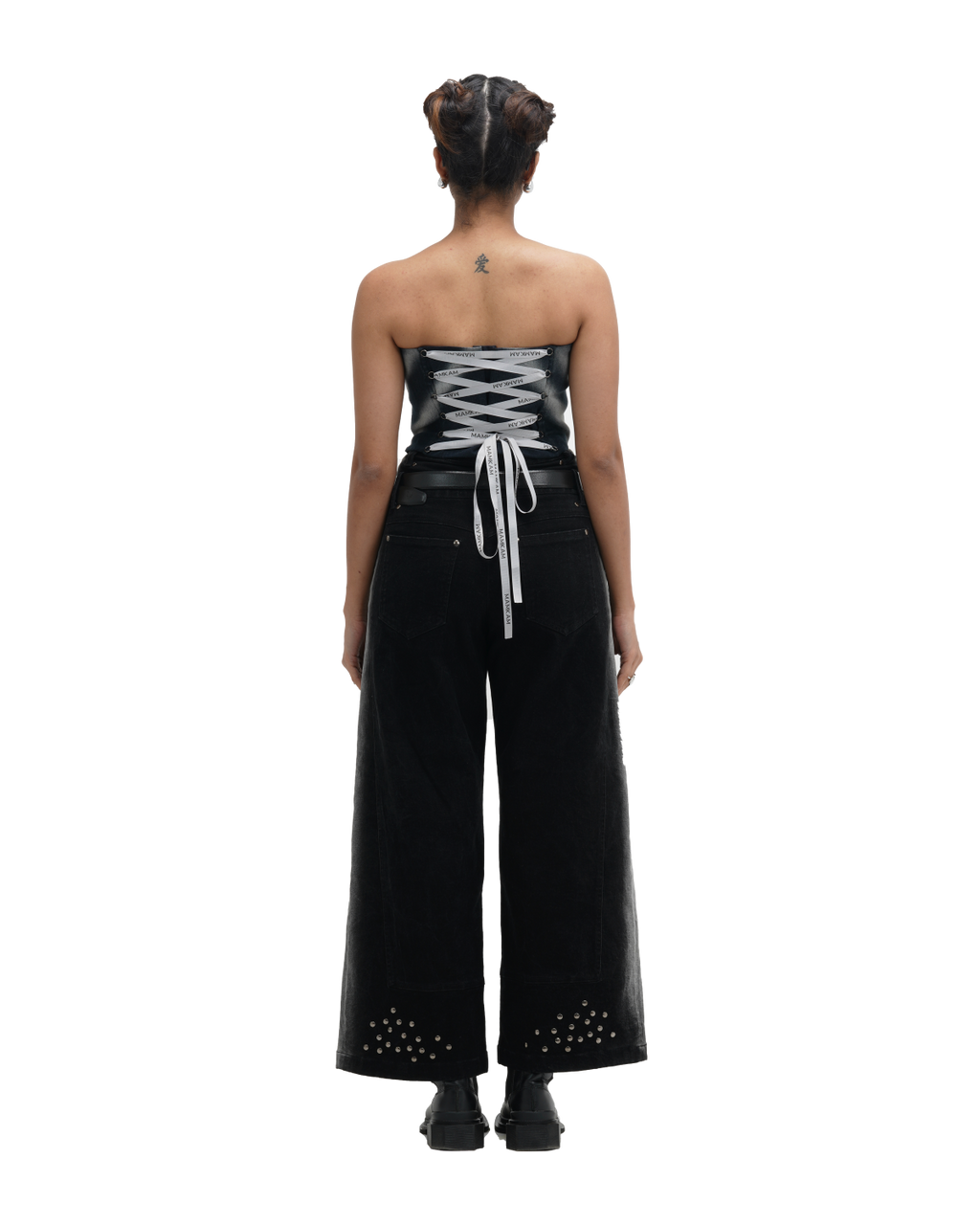 BLEACHED CORSET WITH BLEACHED JEANS