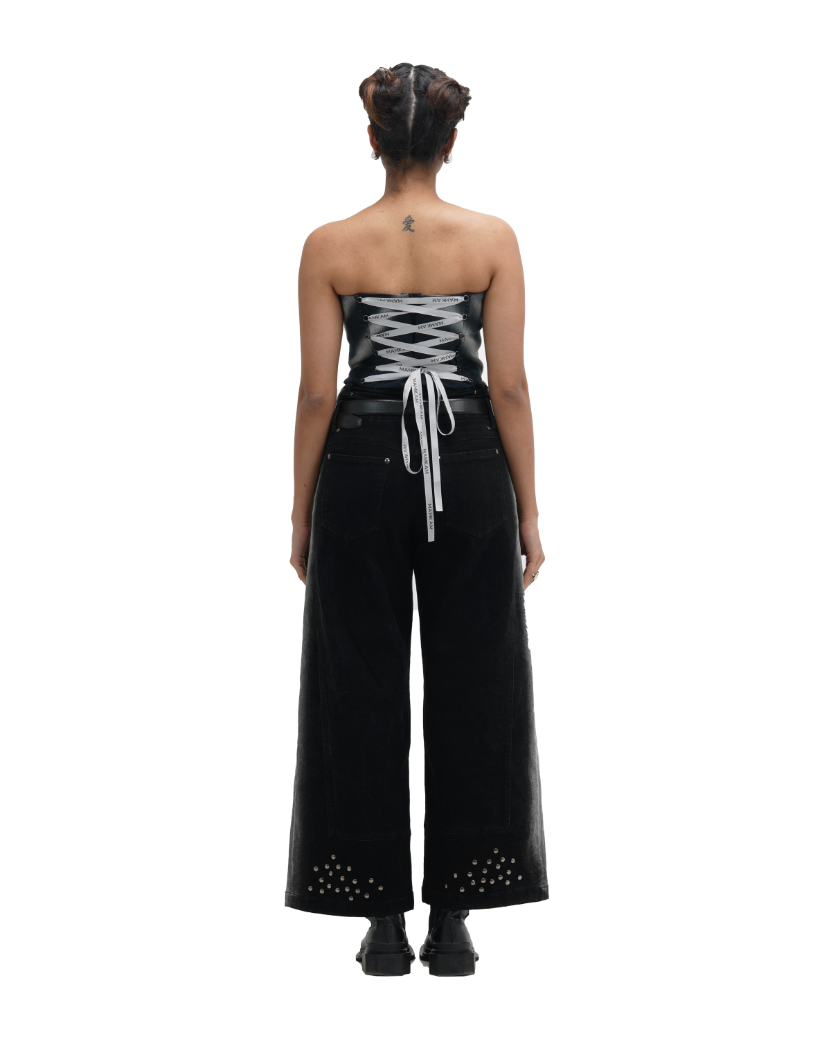 BLEACHED CORSET WITH BLEACHED JEANS